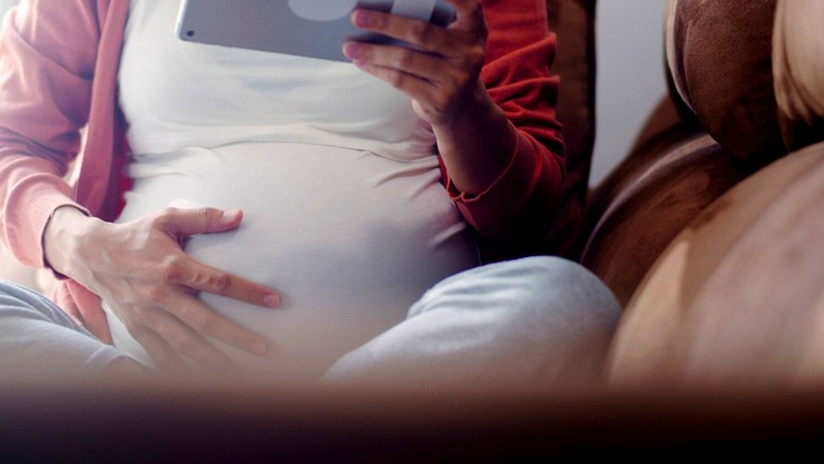 Jeune femme enceinte